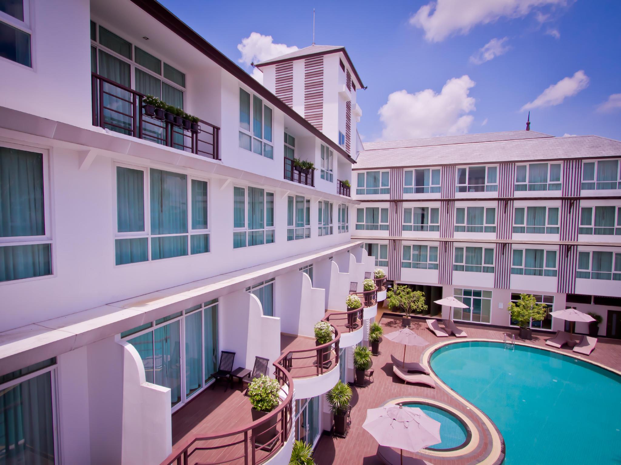 Ngoại cảnh khách sạn