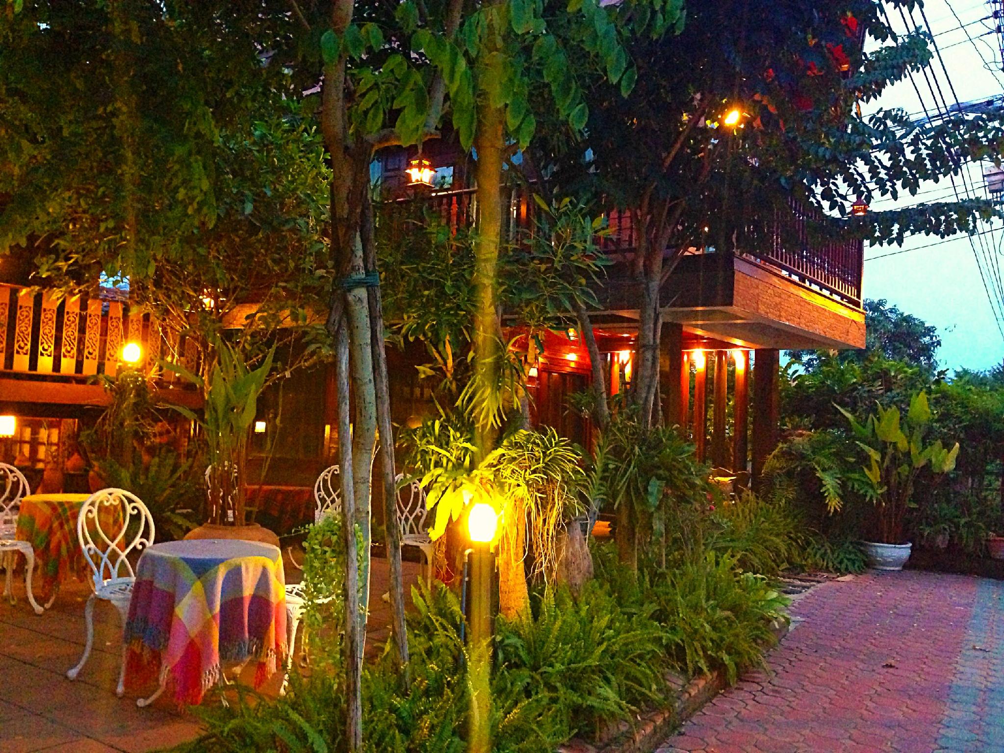 Ngoại cảnh khách sạn