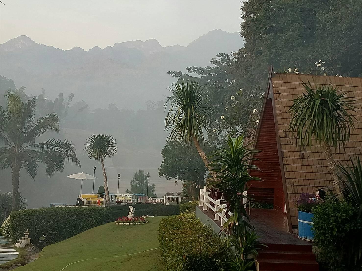 Khu vực xung quanh