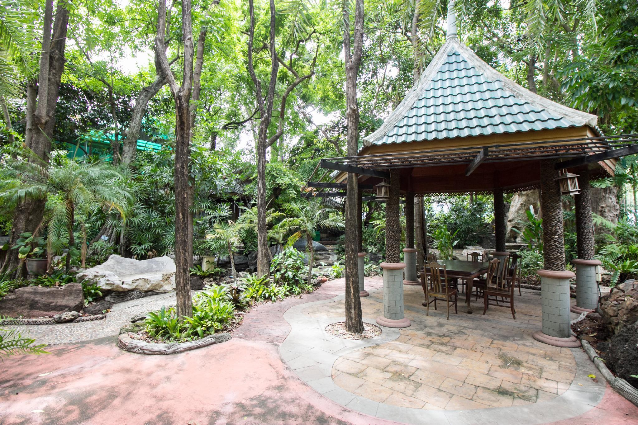 Ngoại cảnh khách sạn