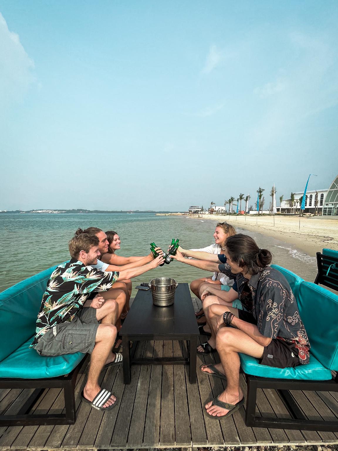 Nơi tham quan gần đây