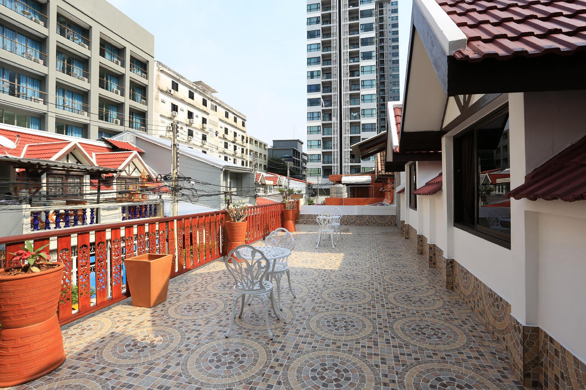 Khu vực xung quanh