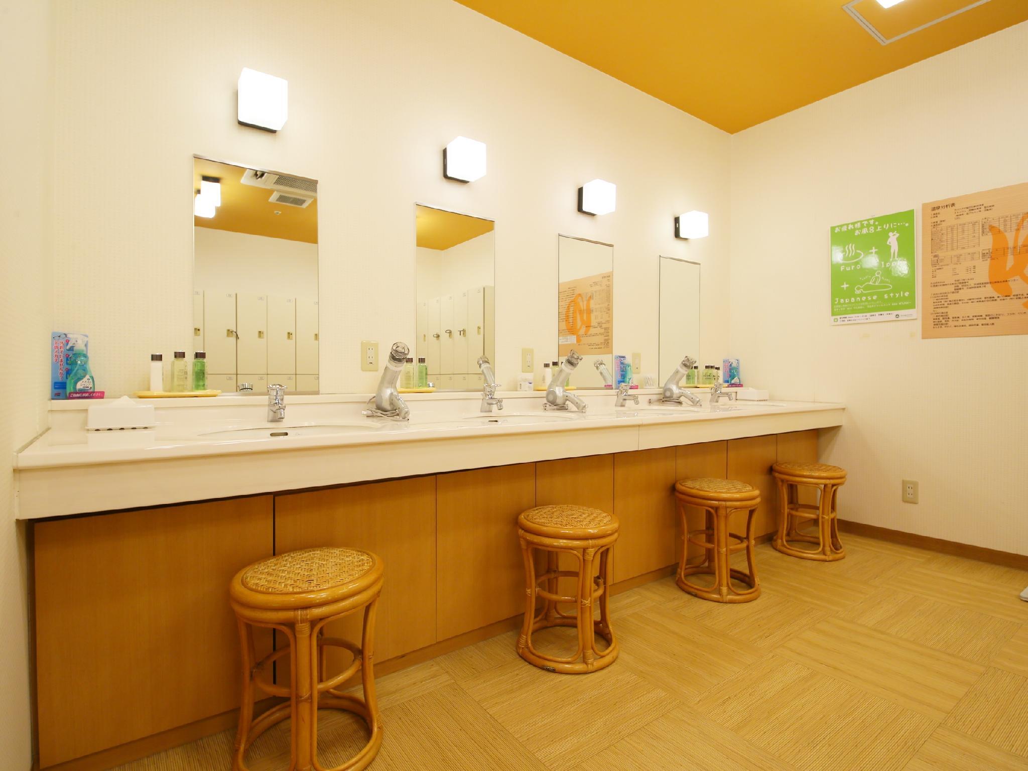 Tắm suối nước nóng