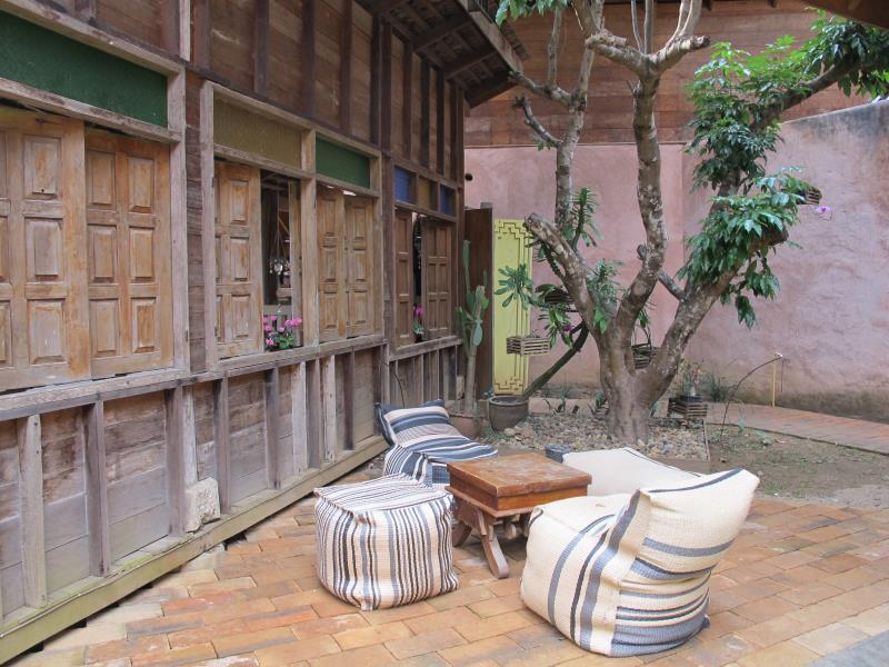 Khu vực xung quanh