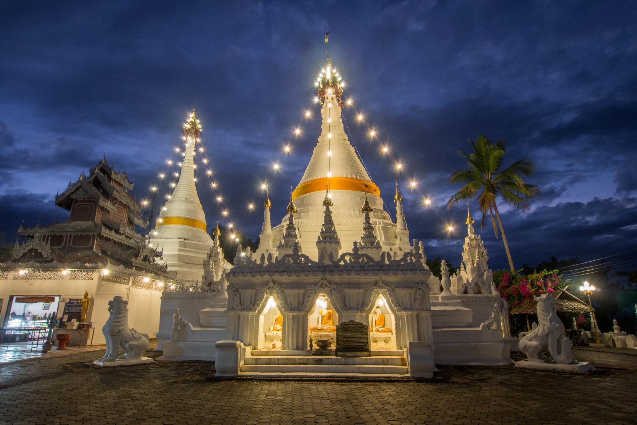 Nơi tham quan gần đây