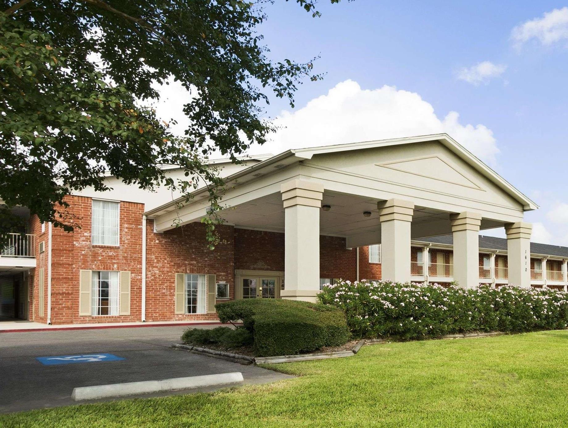 Ngoại cảnh khách sạn