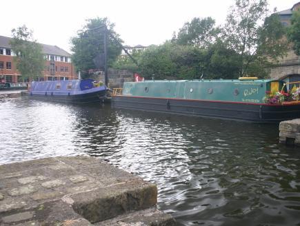 Khu vực xung quanh