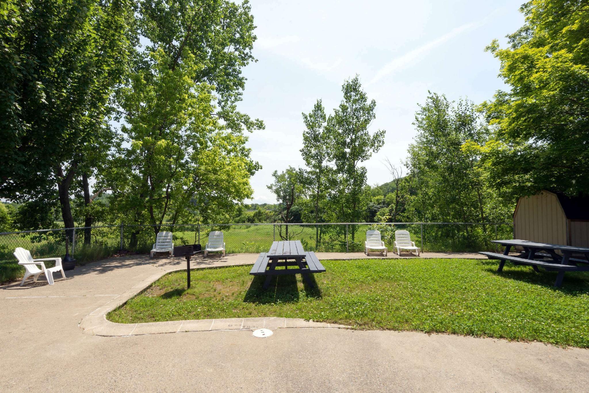 Khu vực xung quanh