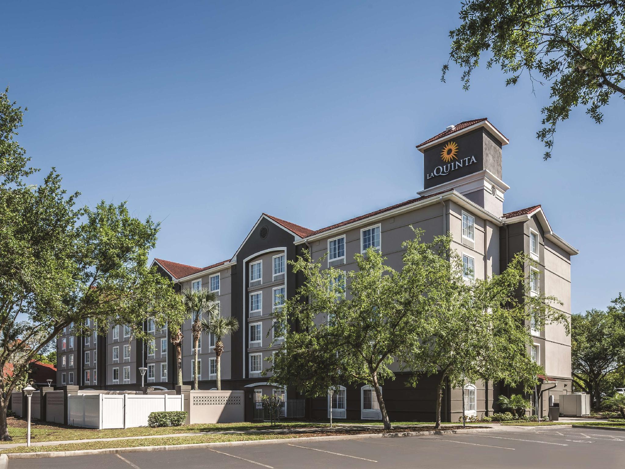 Ngoại cảnh khách sạn