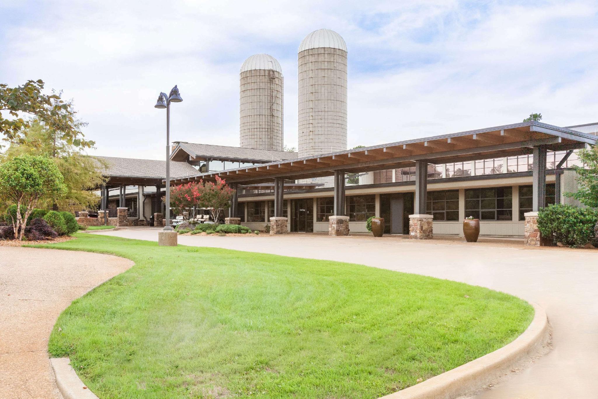 Nơi tham quan gần đây