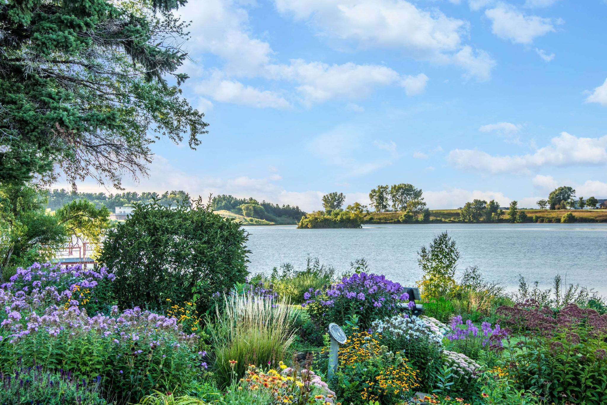 Khu vực xung quanh