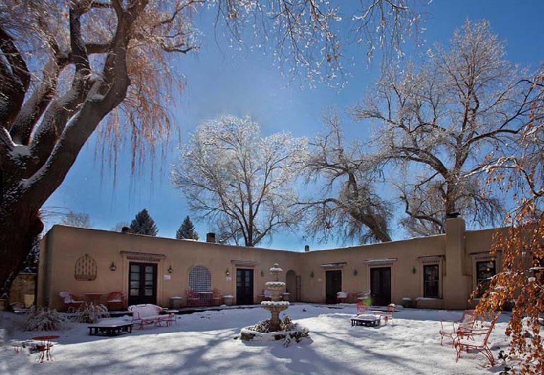 Ngoại cảnh khách sạn