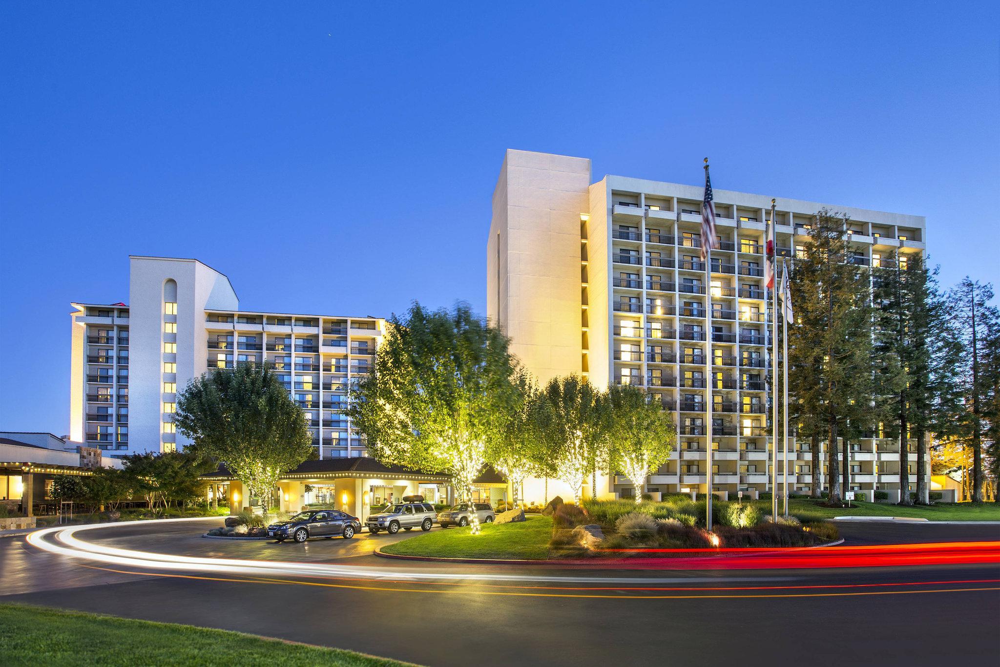 Ngoại cảnh khách sạn