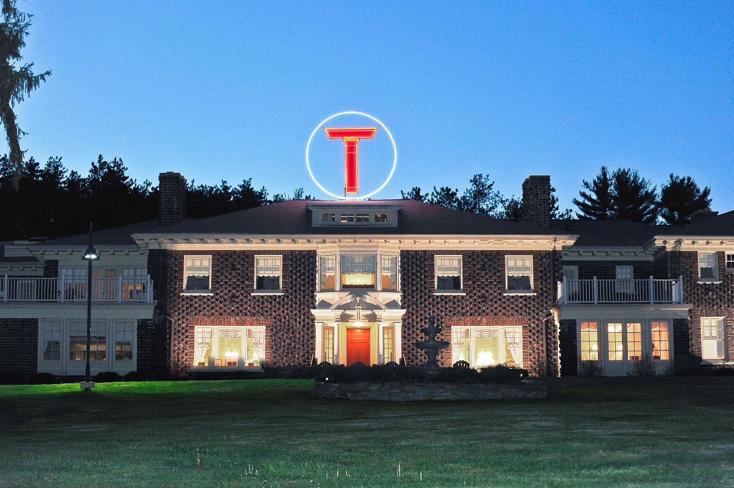 Ngoại cảnh khách sạn