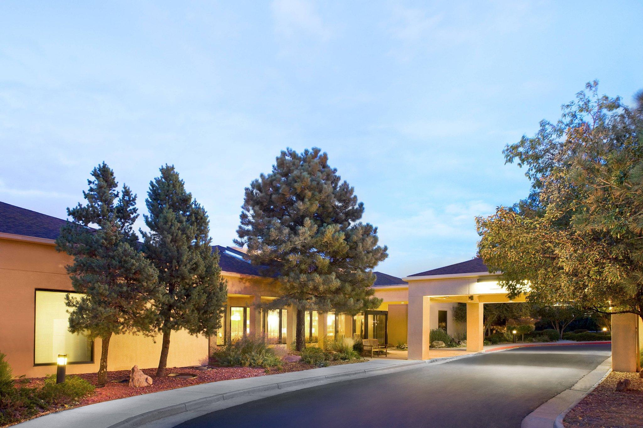 Ngoại cảnh khách sạn