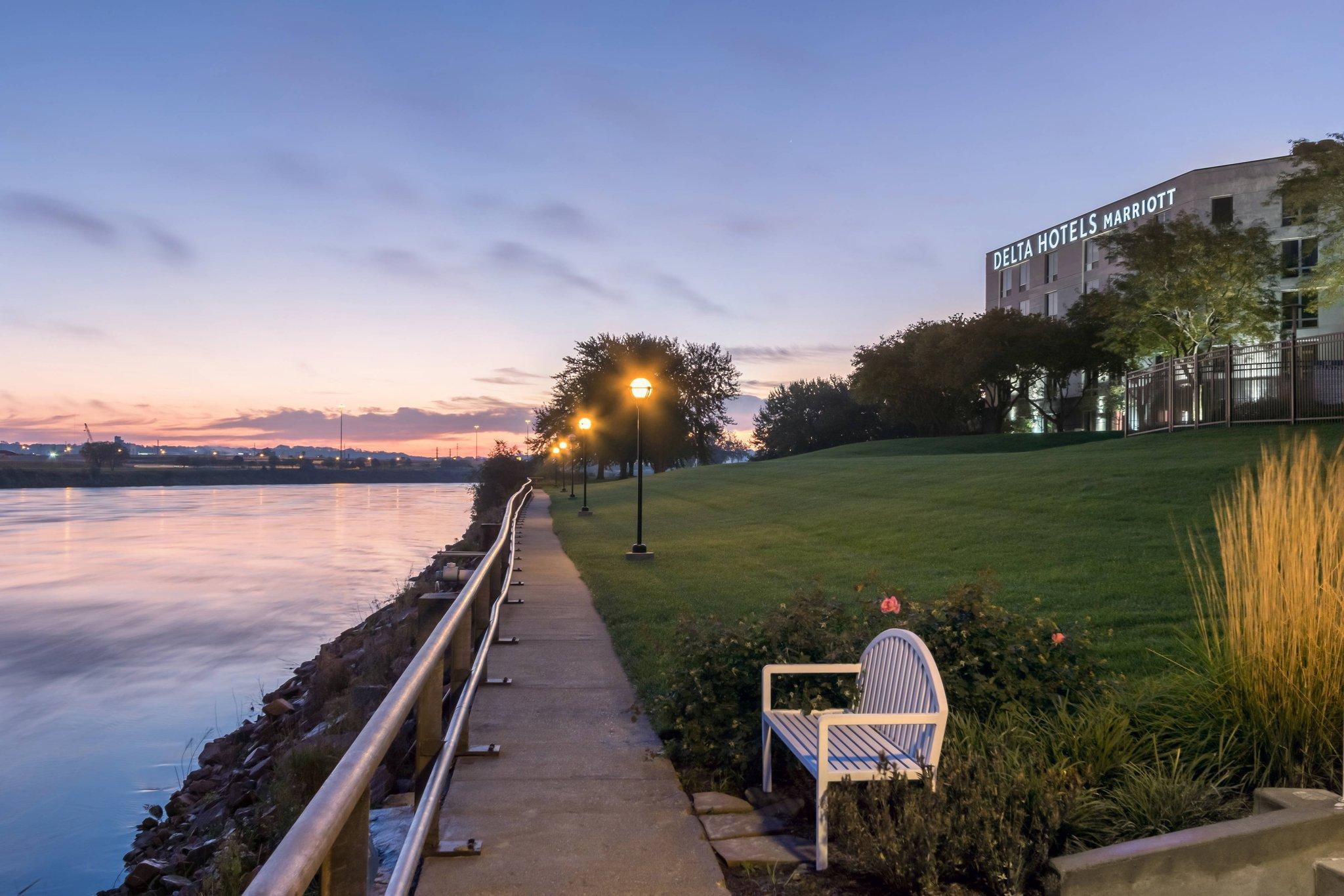 Khu vực xung quanh