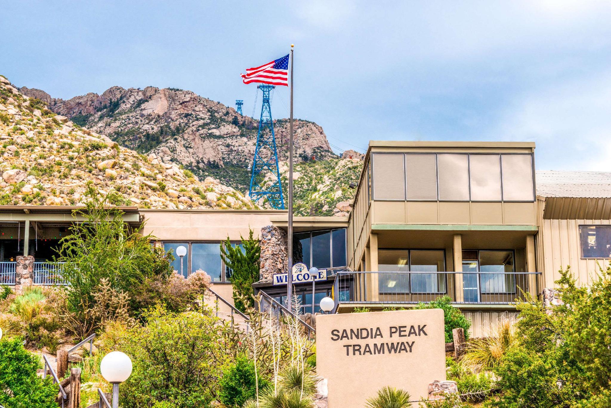 Nơi tham quan gần đây