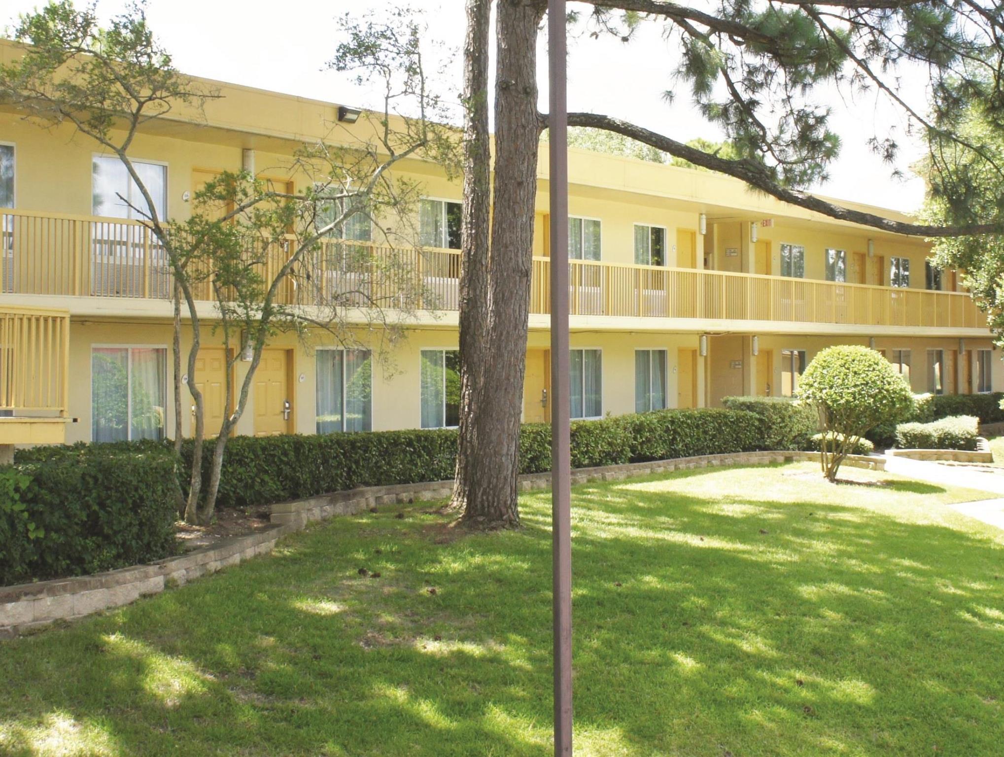 Ngoại cảnh khách sạn