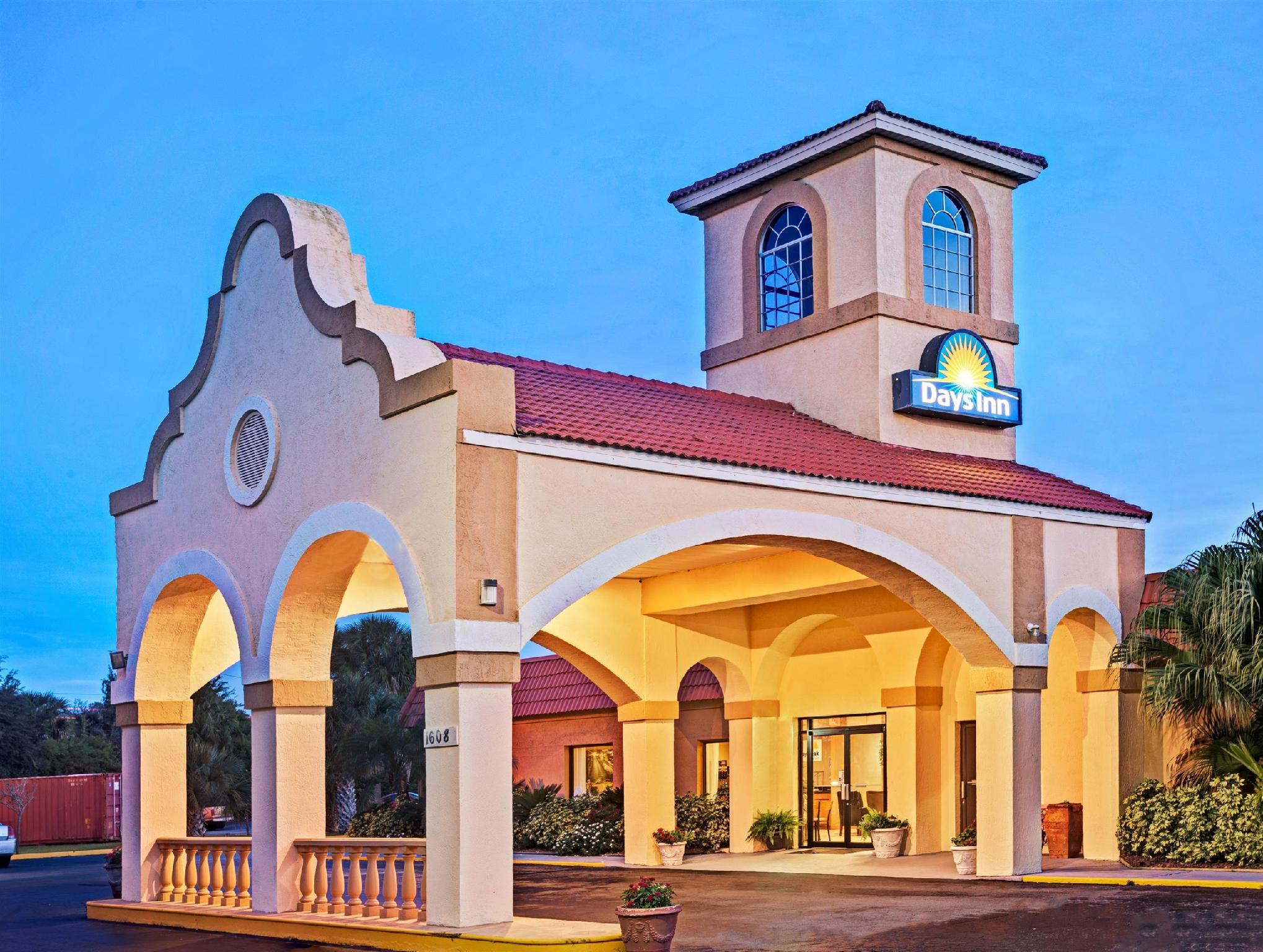 Ngoại cảnh khách sạn