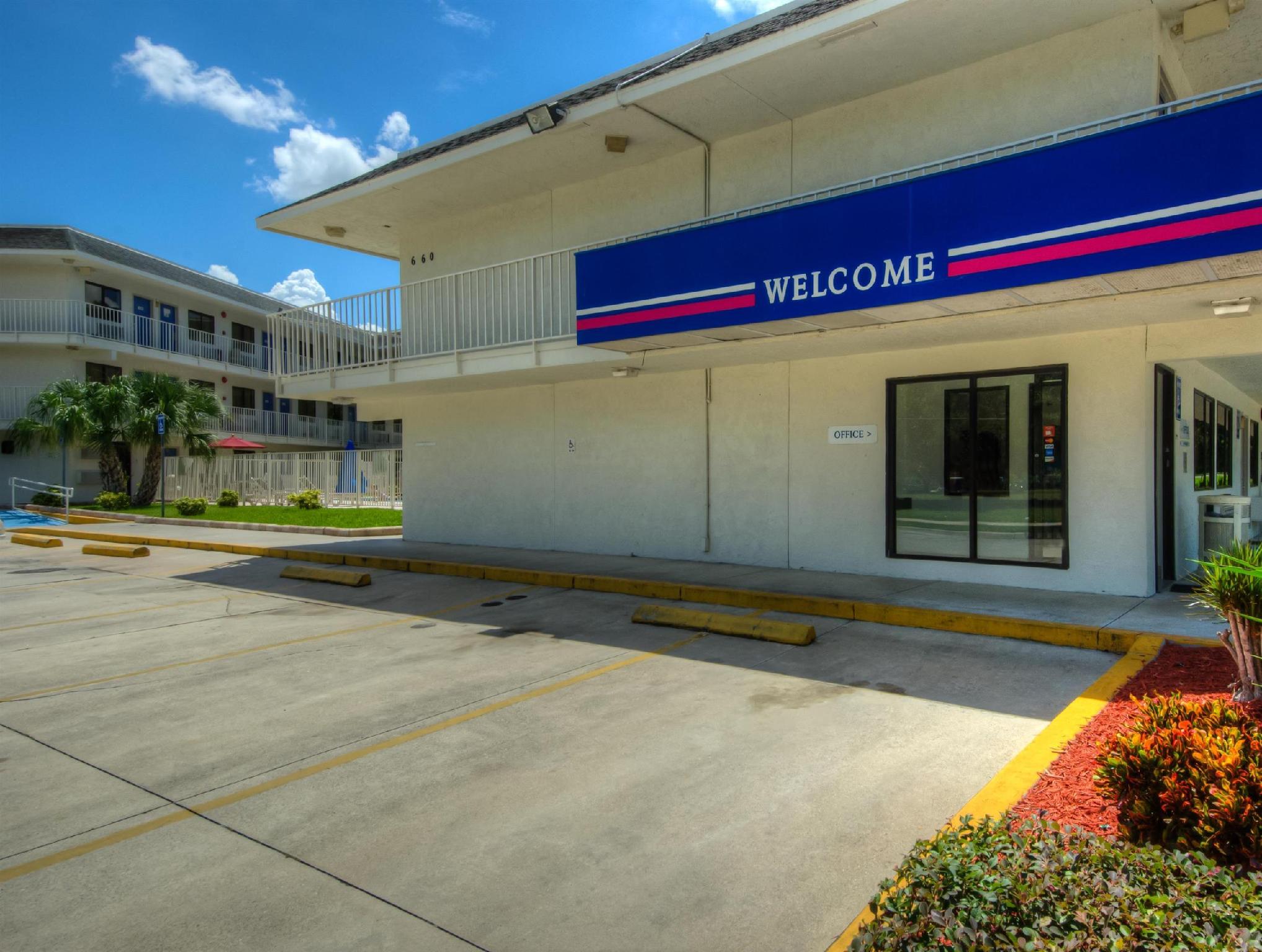 Ngoại cảnh khách sạn