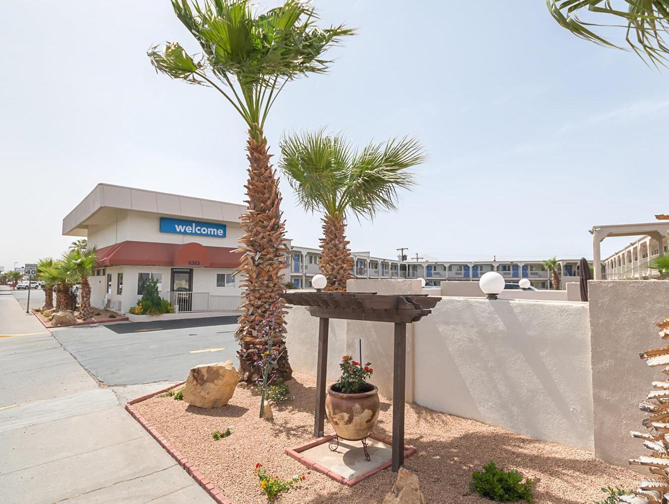 Ngoại cảnh khách sạn