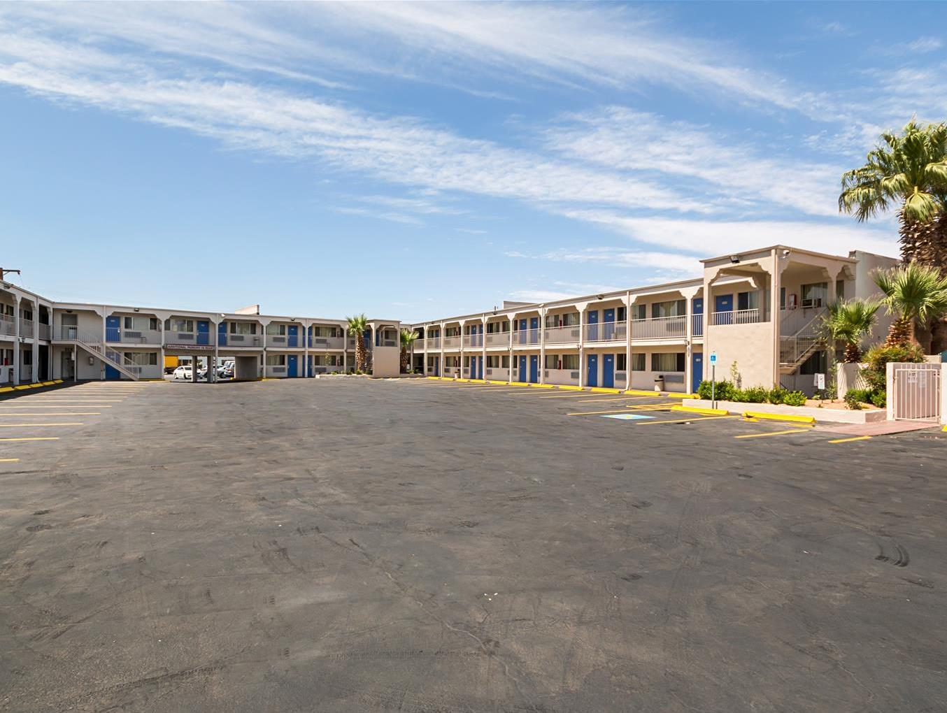 Ngoại cảnh khách sạn