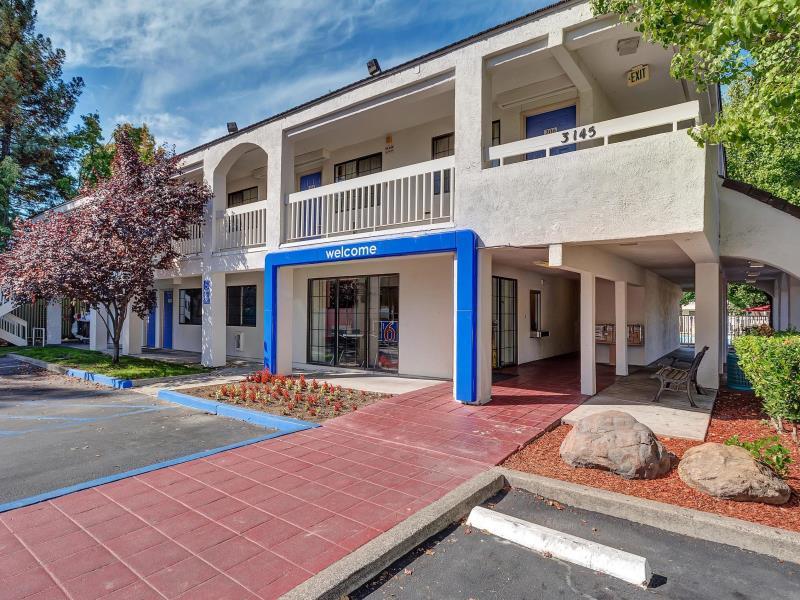 Ngoại cảnh khách sạn