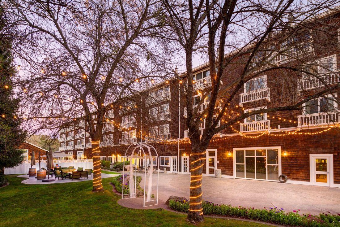 Ngoại cảnh khách sạn