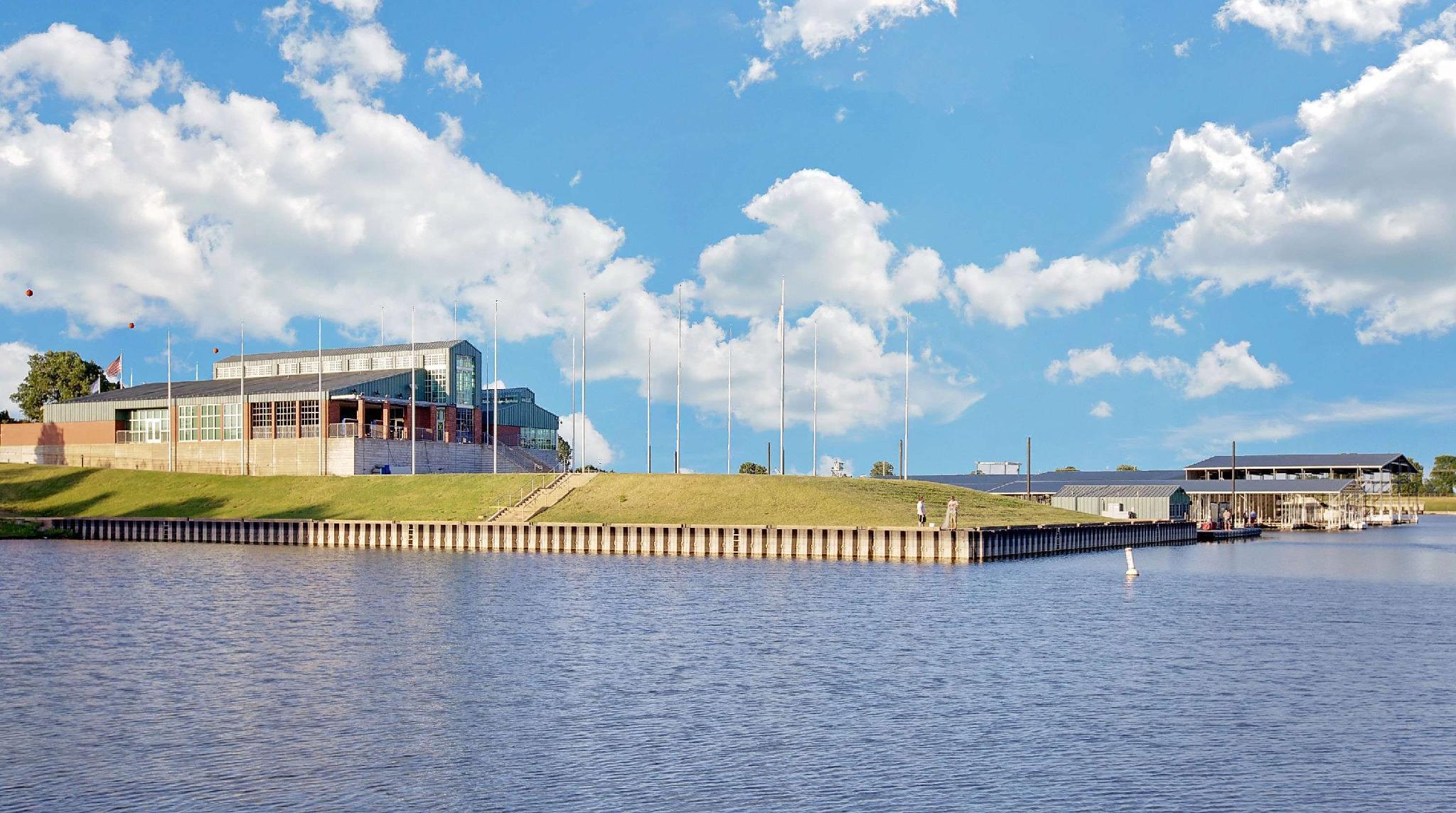 Nơi tham quan gần đây