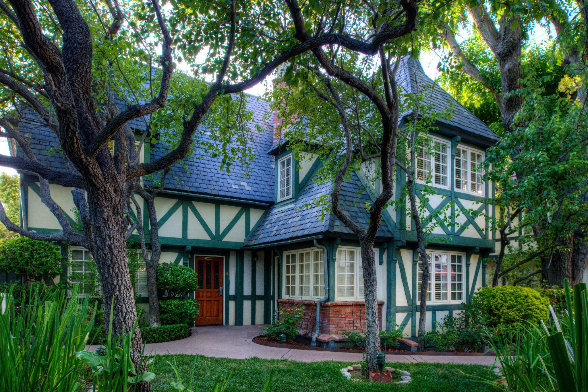 Khu vực xung quanh