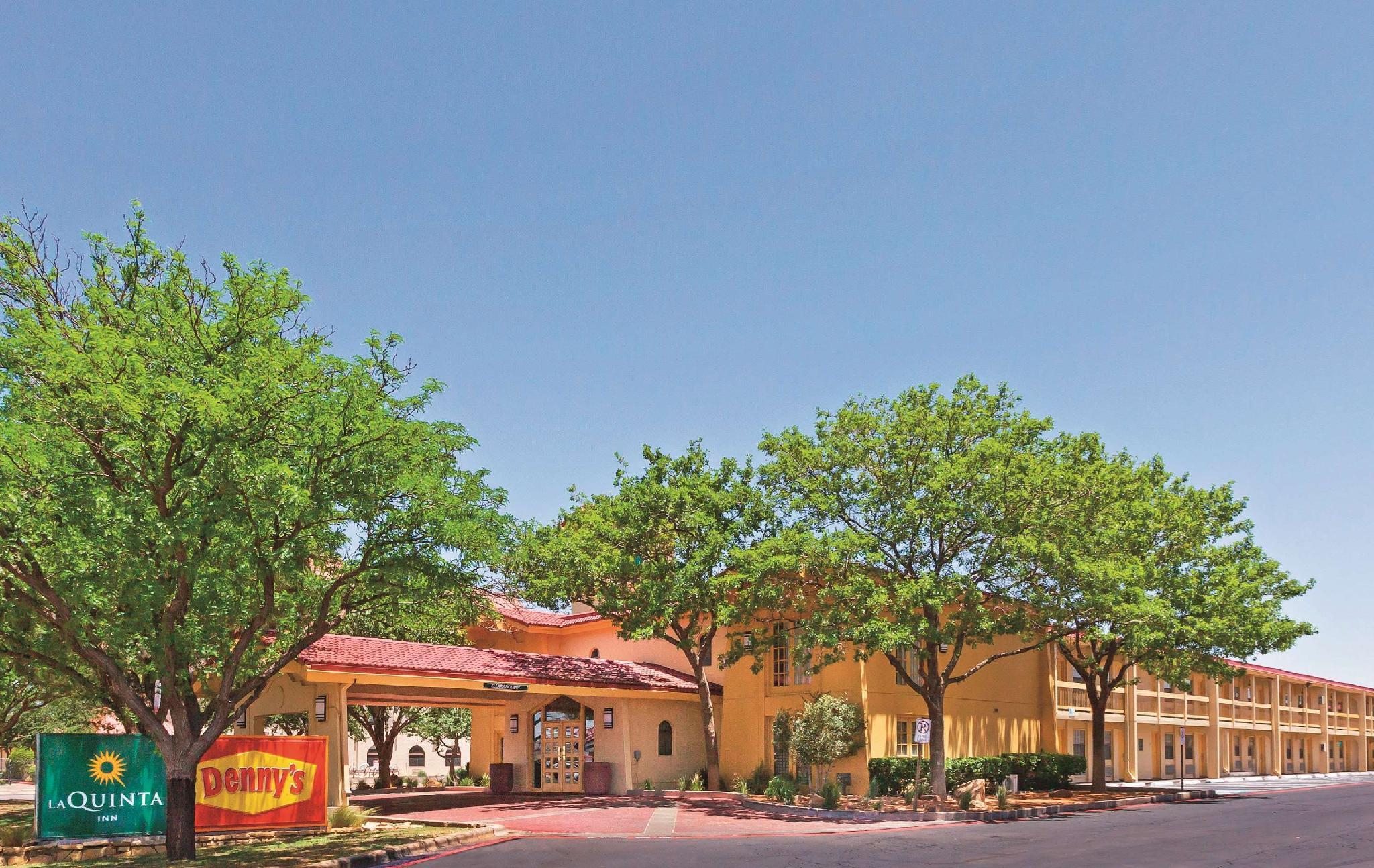 Ngoại cảnh khách sạn