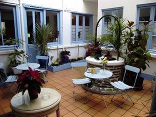 Khu vực xung quanh