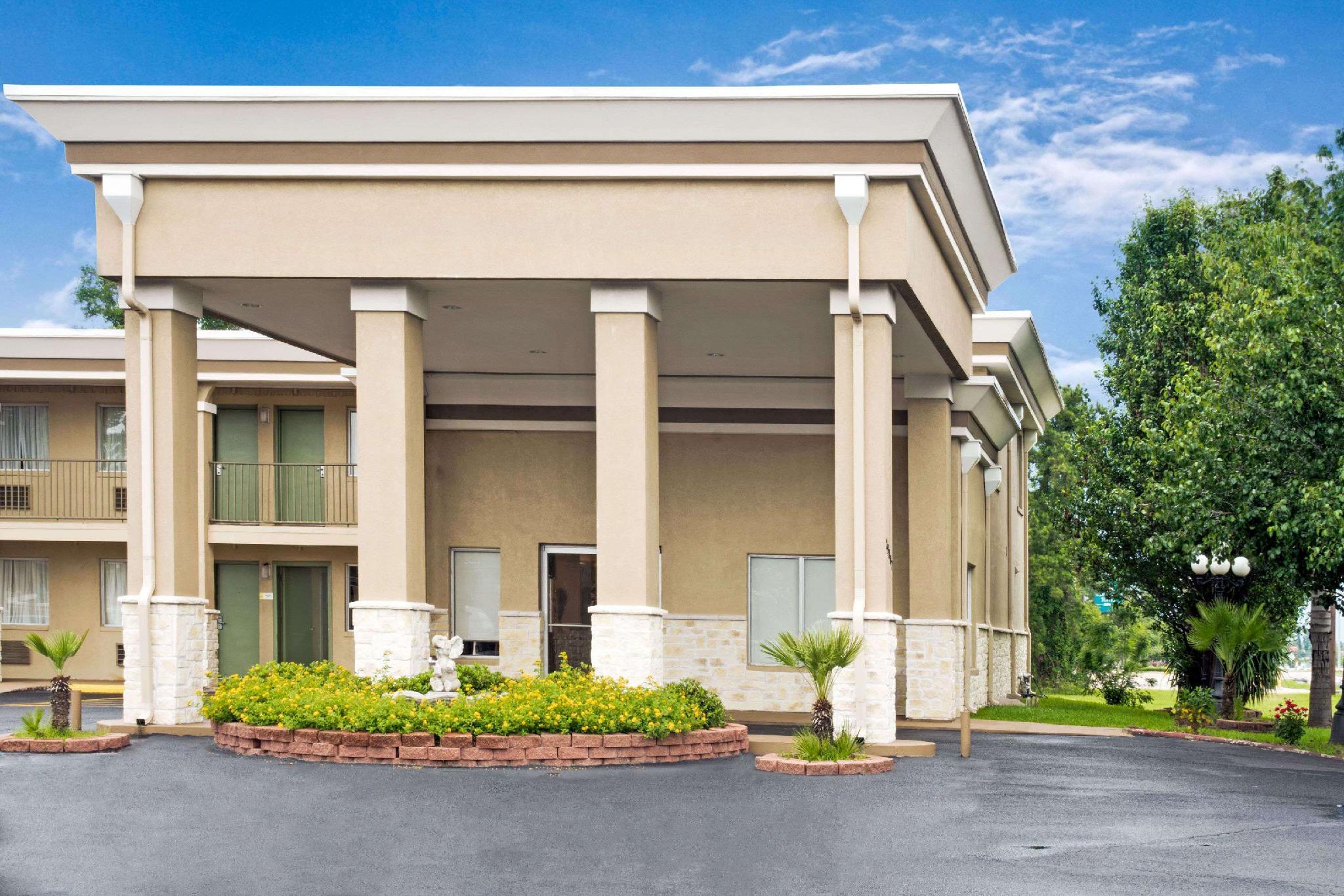 Ngoại cảnh khách sạn