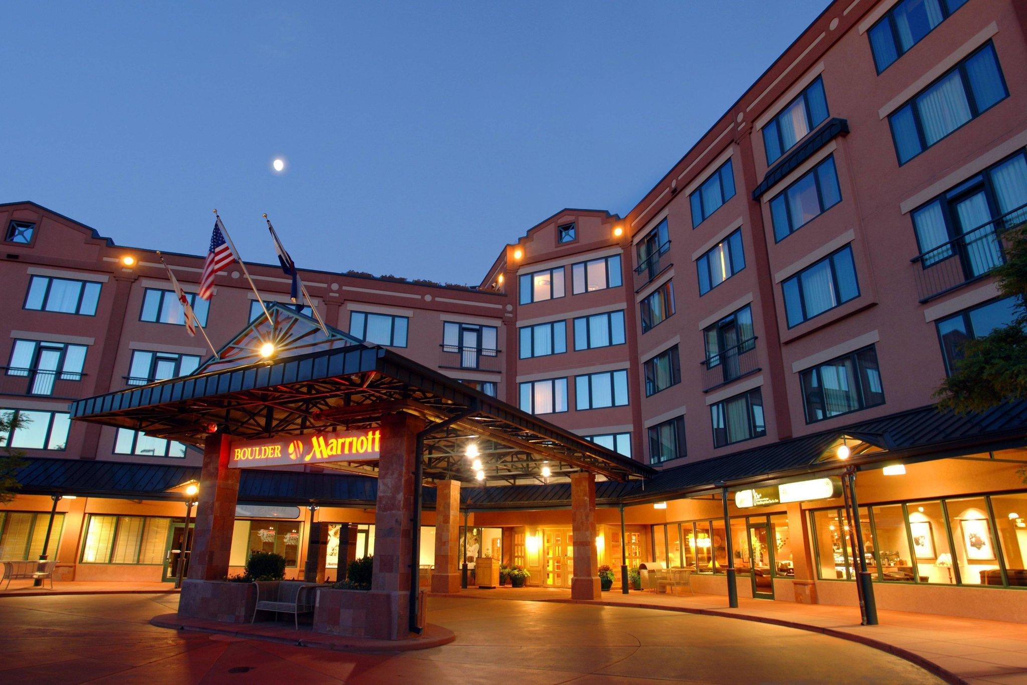 Ngoại cảnh khách sạn