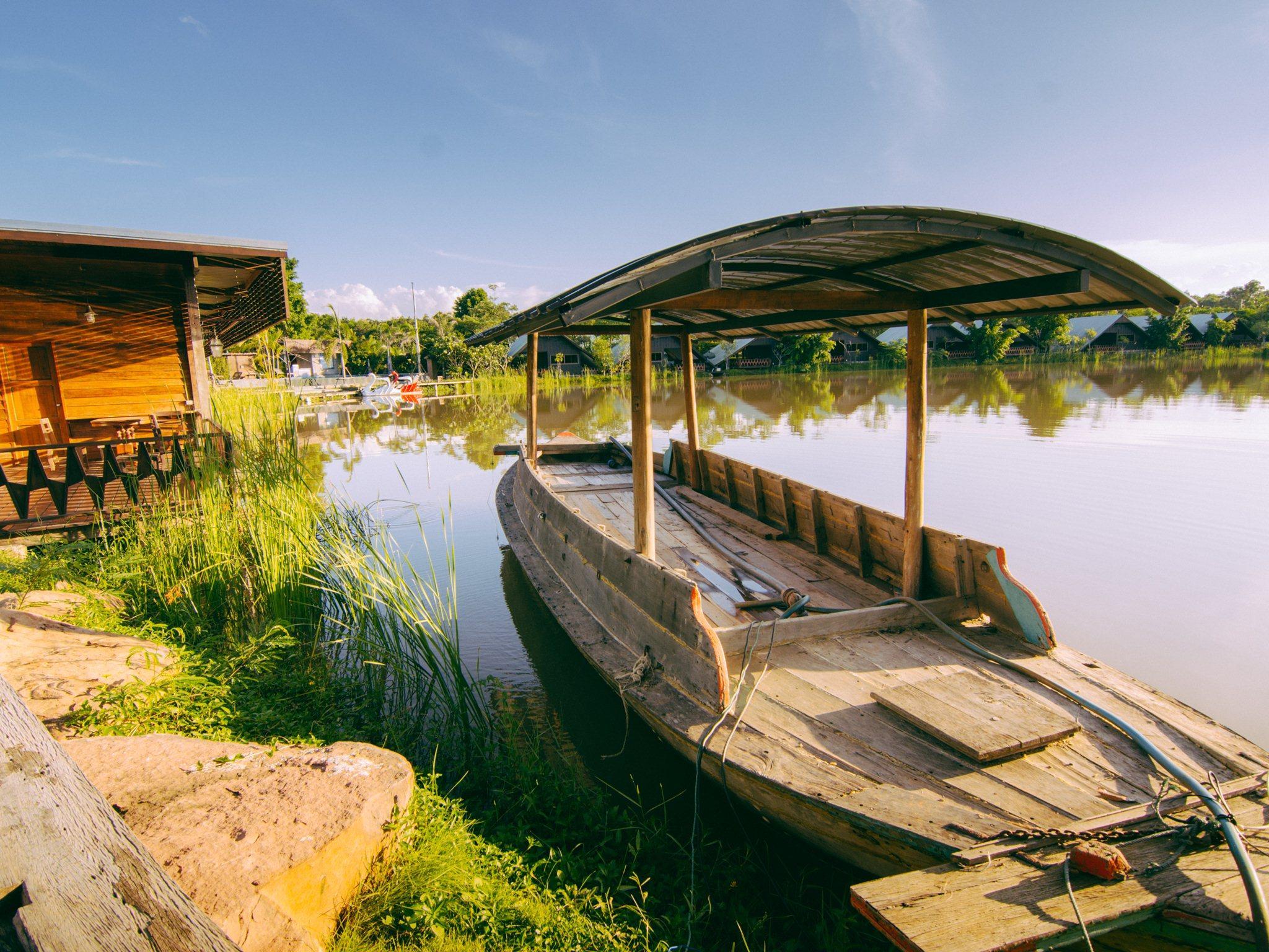 Khu vực xung quanh