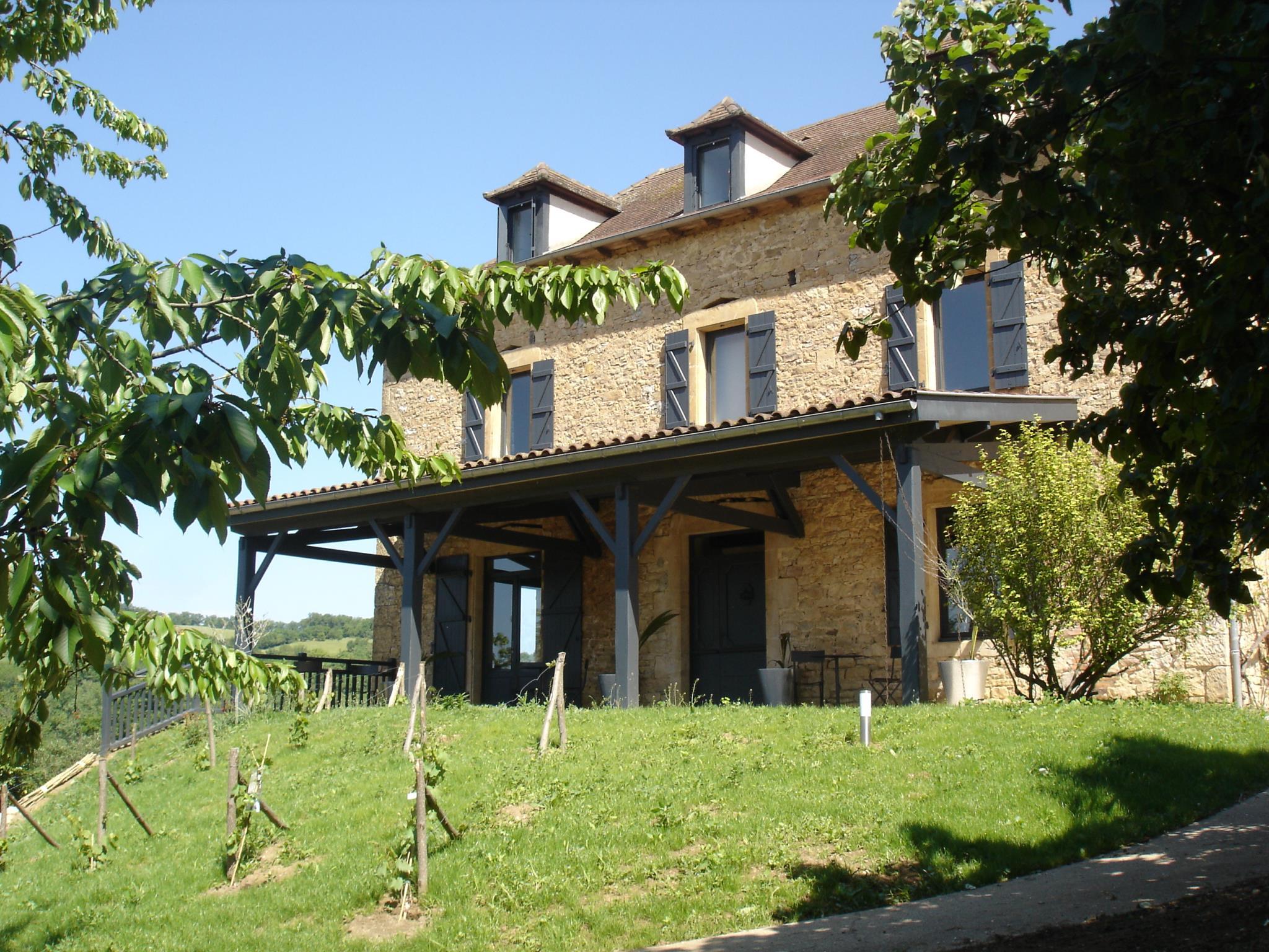 Ngoại cảnh khách sạn