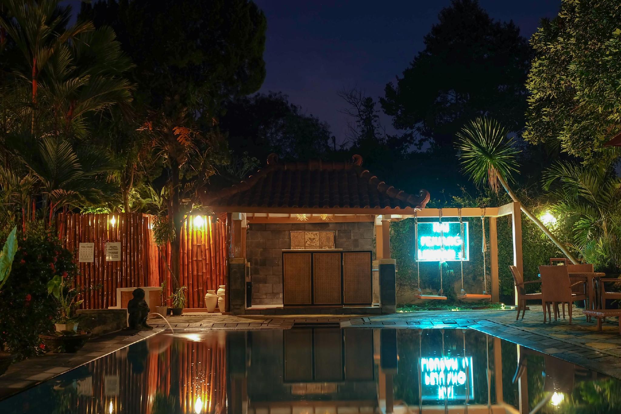 Quán bar cạnh bể bơi