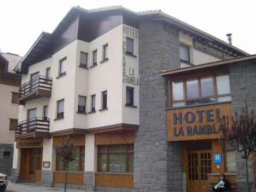 Ngoại cảnh khách sạn