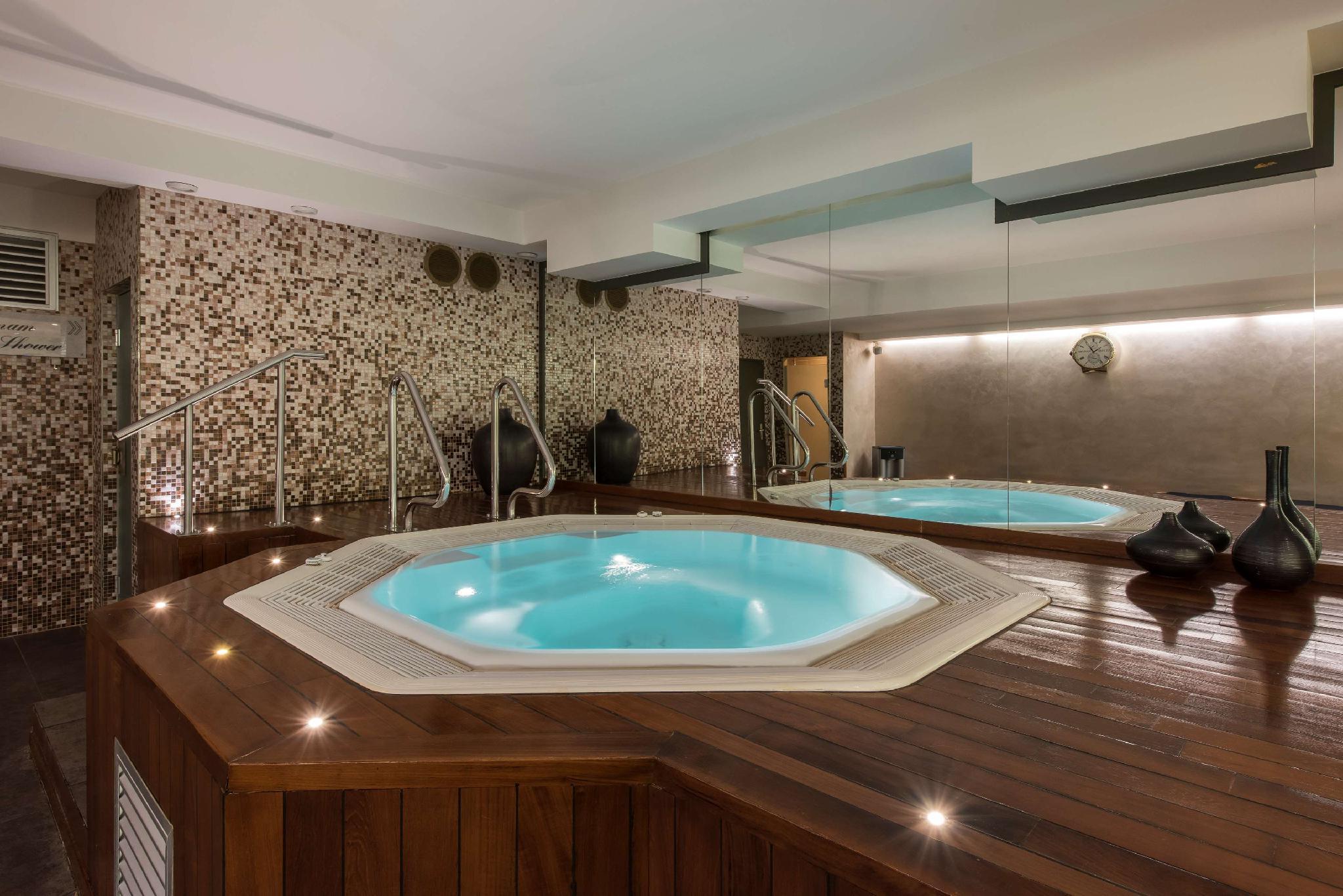 Bồn tắm nước nóng