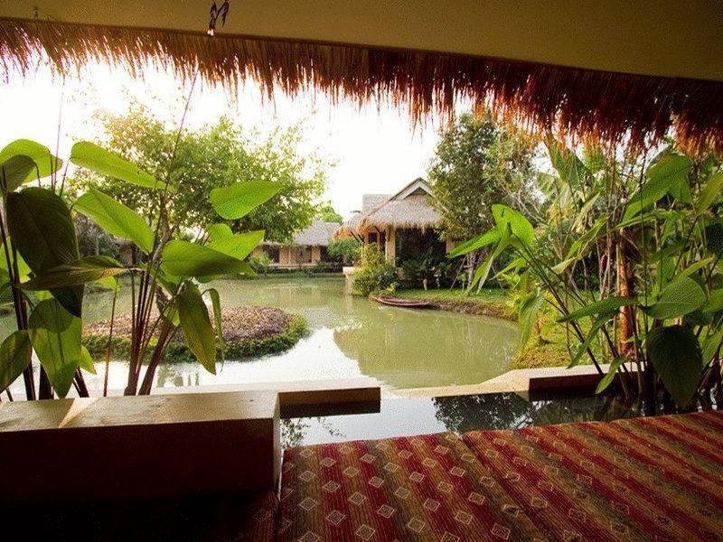 Khu vực xung quanh