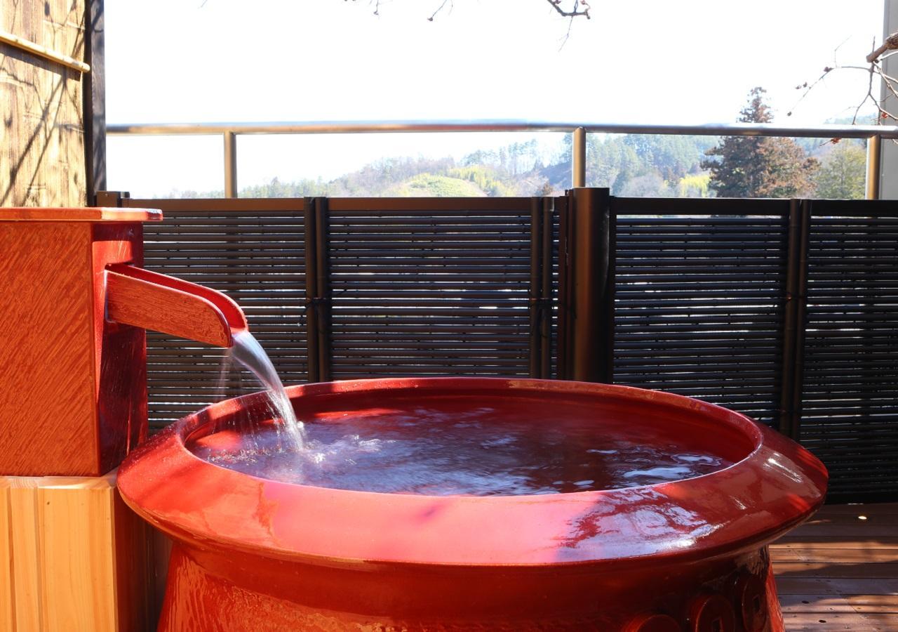 Tắm suối nước nóng