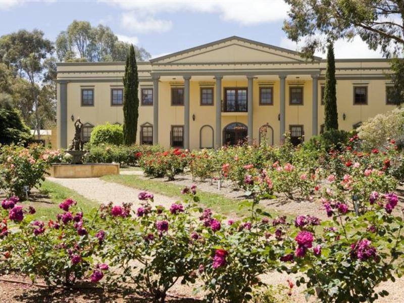 Nơi tham quan gần đây