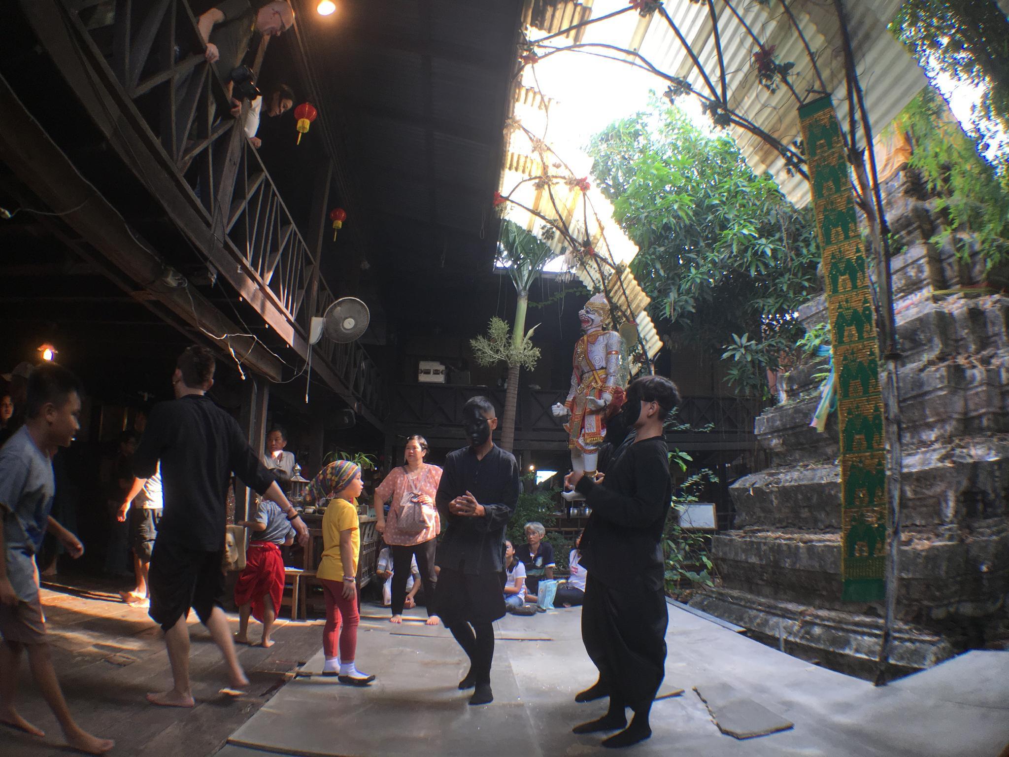 Nơi tham quan gần đây