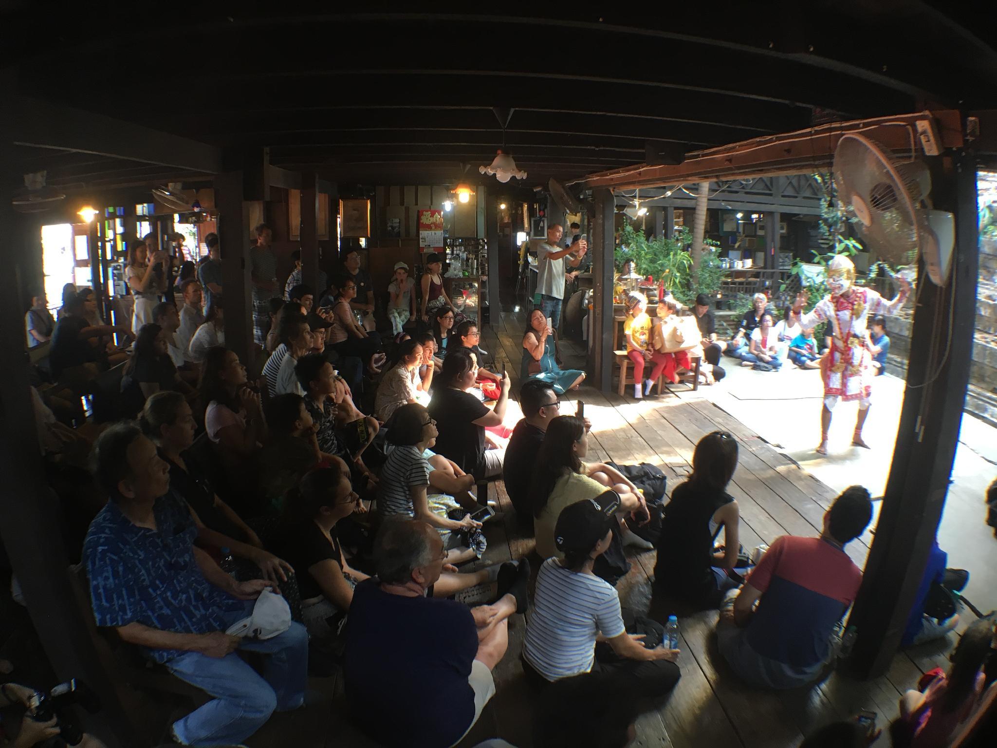 Nơi tham quan gần đây