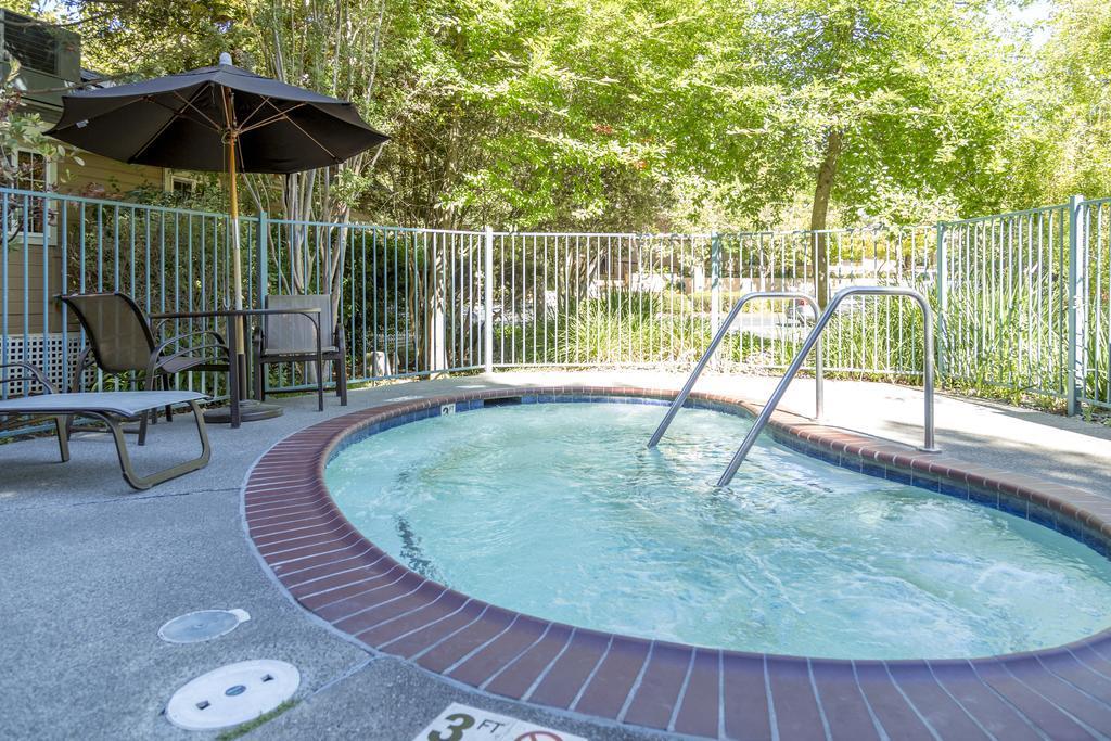 Bồn tắm nước nóng