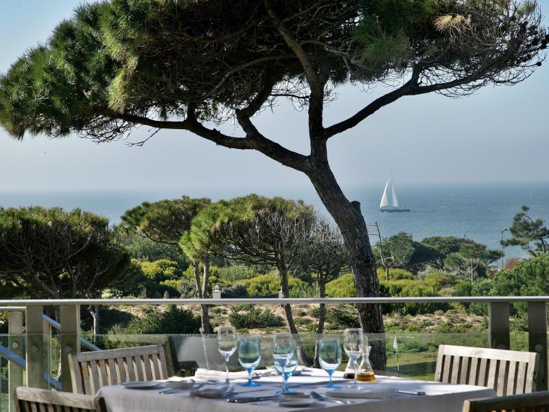 Nơi tham quan gần đây