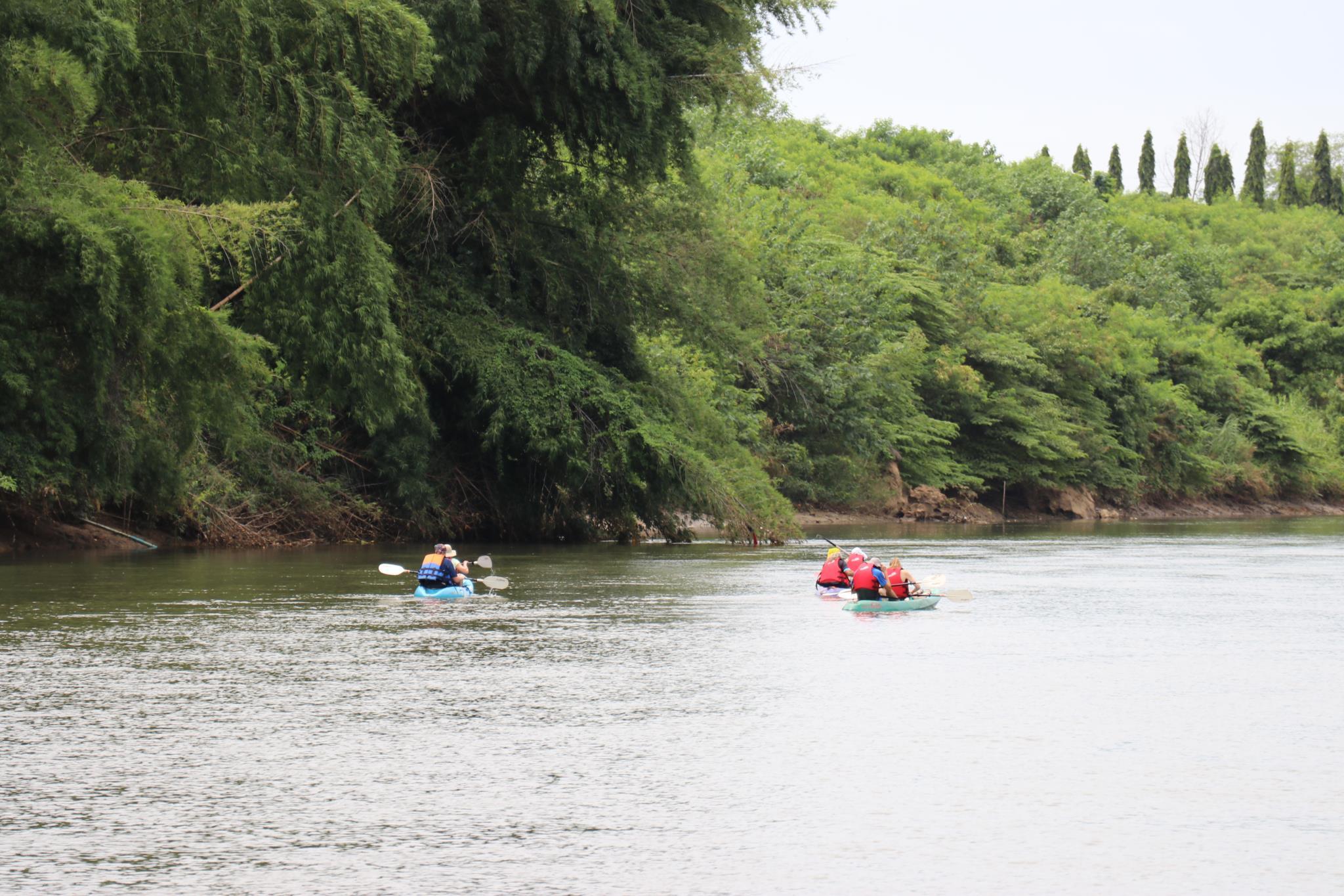 Khu vực xung quanh