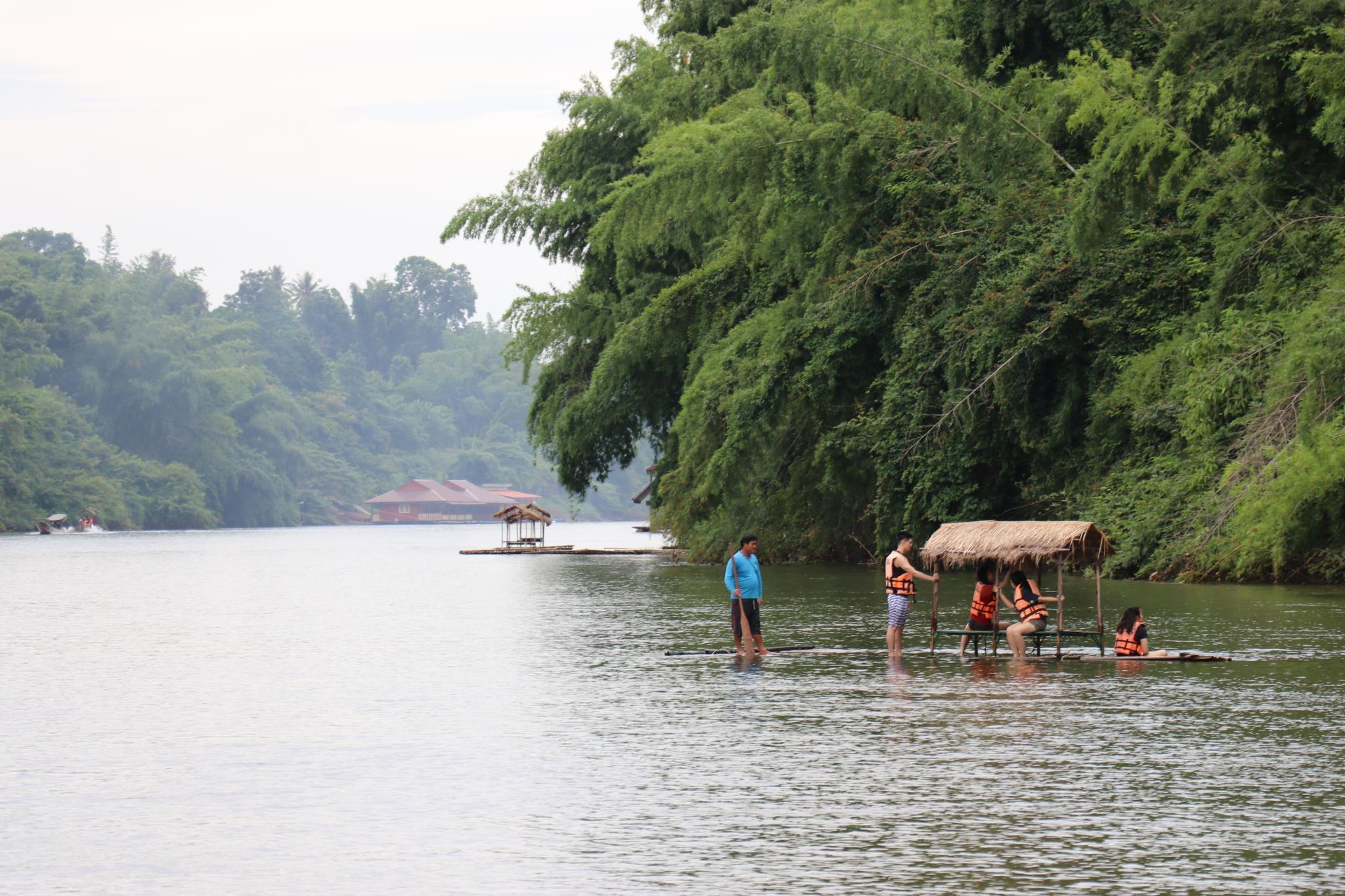 Khu vực xung quanh