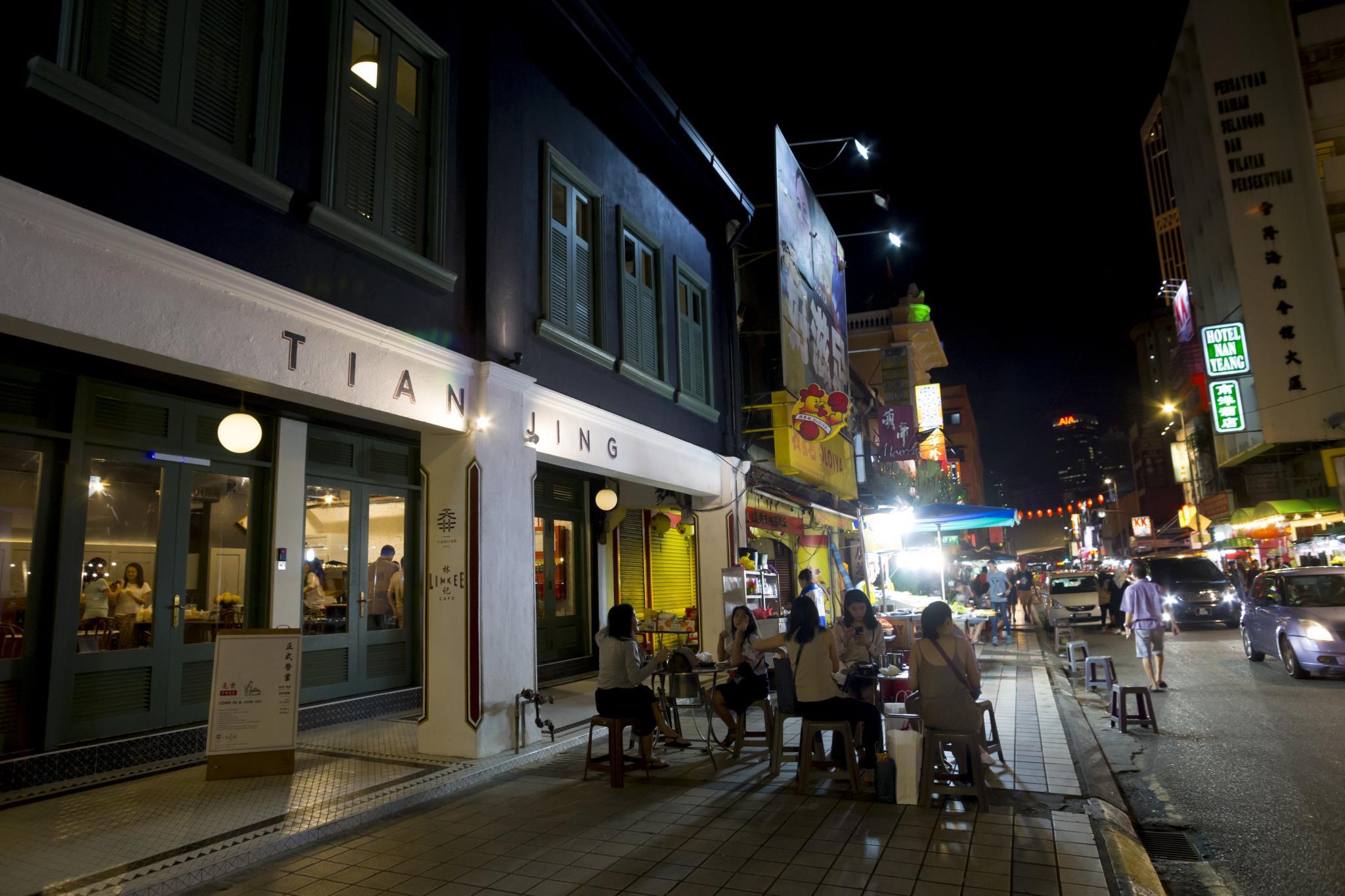 Khu vực xung quanh