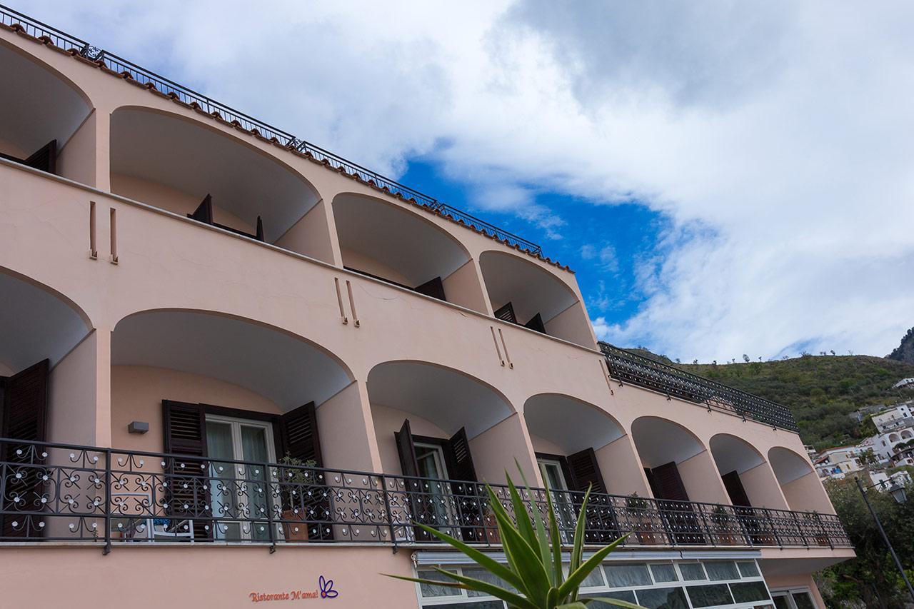 Ngoại cảnh khách sạn